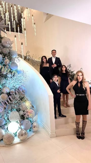 Árbol navideño en residencia de lujo decorada por iM Christmas